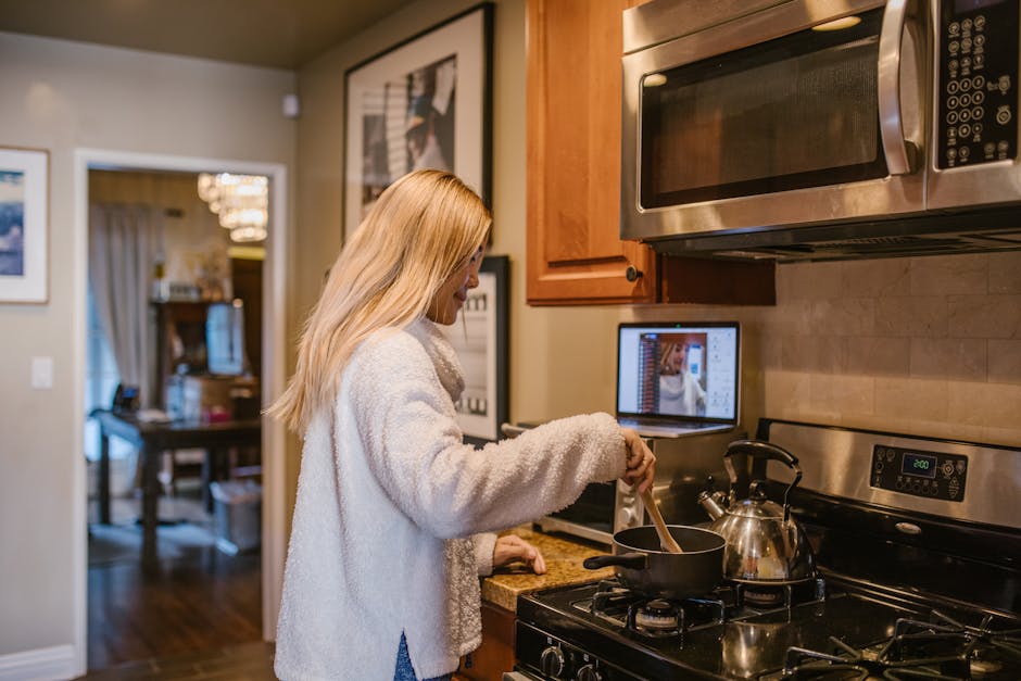 Mastering the Juggle: Balancing College and Internships