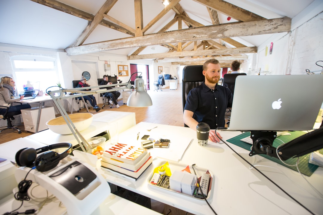 AI: The New Architect of Leadership in the Workplace