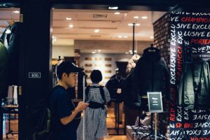 Navigating the Future of Fashion Retail: The Role of AI