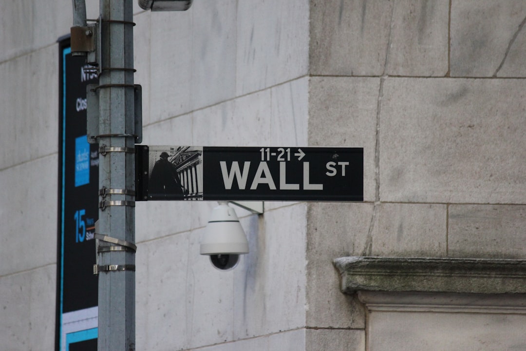 Wall Street's AI Surge: Records Amidst Job Market Uncertainty