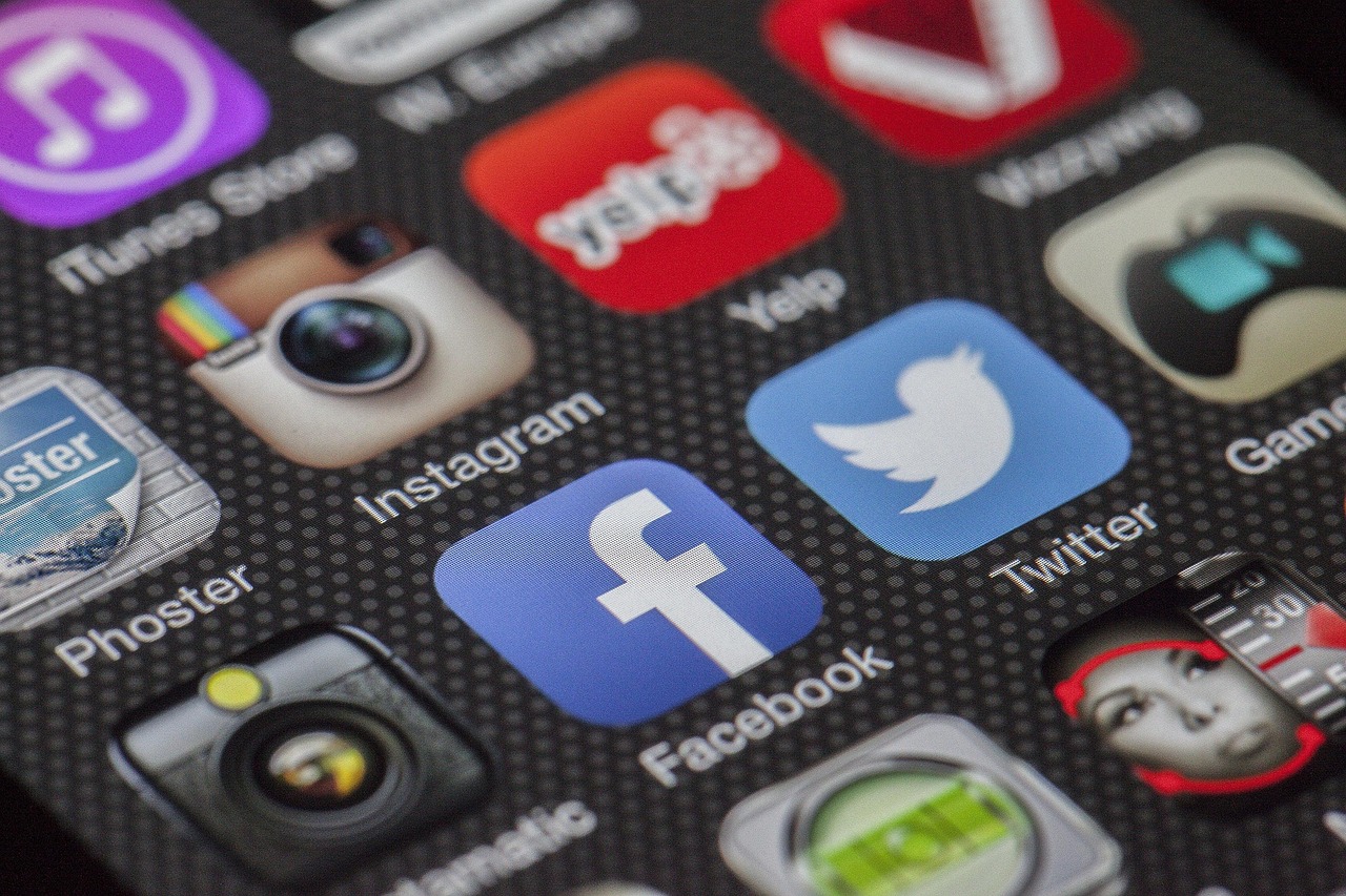 Global Social Networking Trends: 2025 Insights