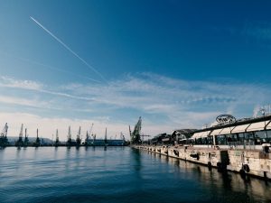 The Impact of AI on Jobs in Ports and Shipping Logistics