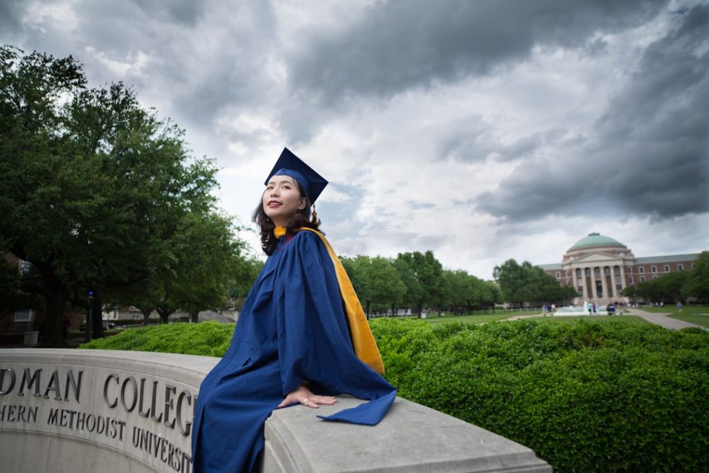 US Faces Historic Unemployment Among College Graduates as AI Disrupts White-Collar Jobs