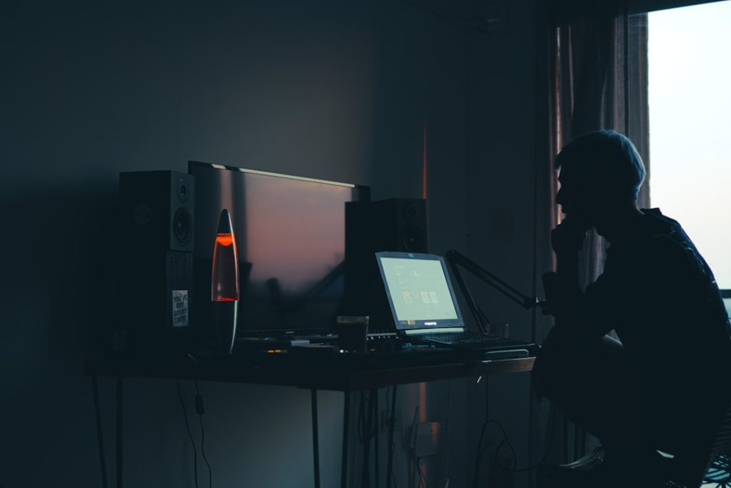 Telecommuting Market Expands Amid Hybrid Work Trends