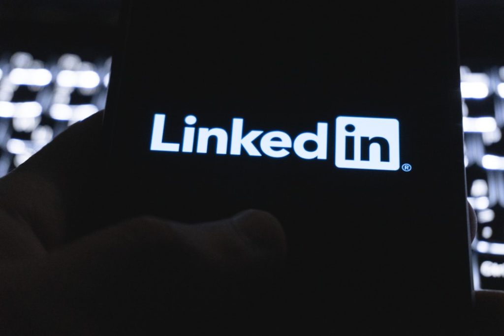 Mastering LinkedIn Growth in 2025: What Career Builders Need to Know
