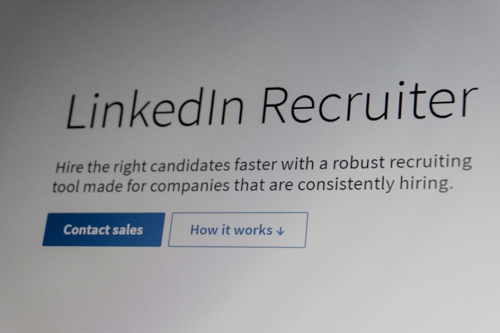 AI-Driven Recruitment Tools Target Bias Reduction with Ethical Algorithms