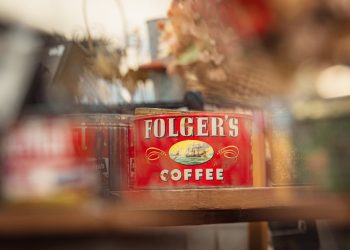 AppLovin (APP) News Today, 16 November 2025: Big Money Buys the Dip as AI Ad Giant Faces Scrutiny