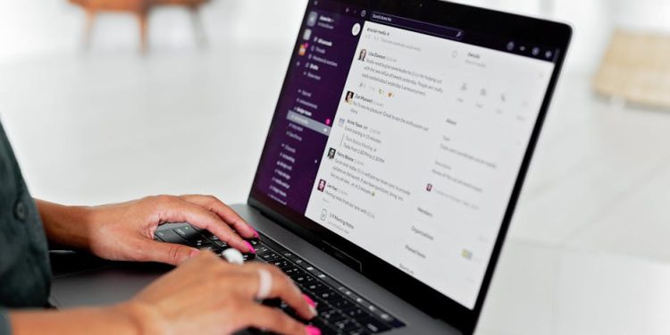 Beyond the Number: How WhatsApp’s New Feature Reshapes Your Digital Professional Identity