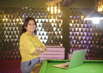 business woman, freelancer, meeting, entrepreneur, startup, studio, laptop, business card