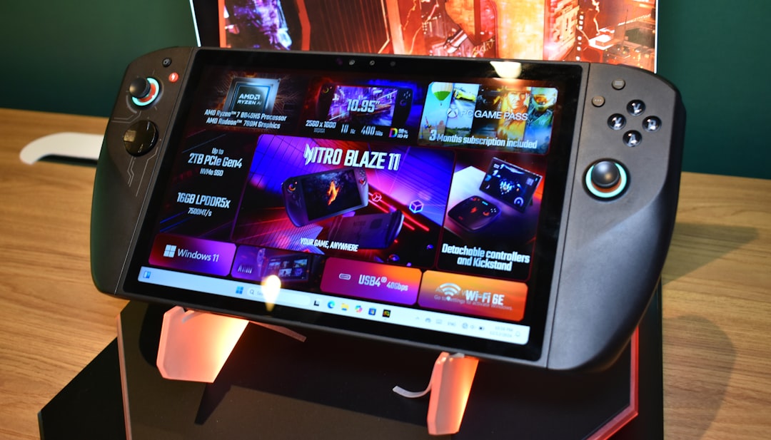 Intel Unveils Custom Panther Lake CPU for Handheld PCs