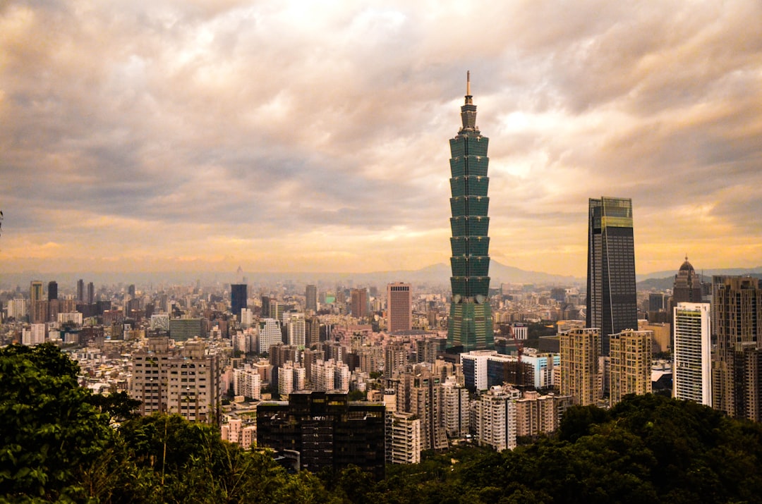 Taiwan Dollar Faces Hedge Pressure as Insurers Unwind Billion