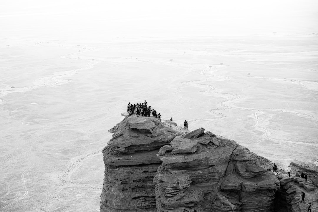 When Bold Leaders Conform: The Risks of Status Quo