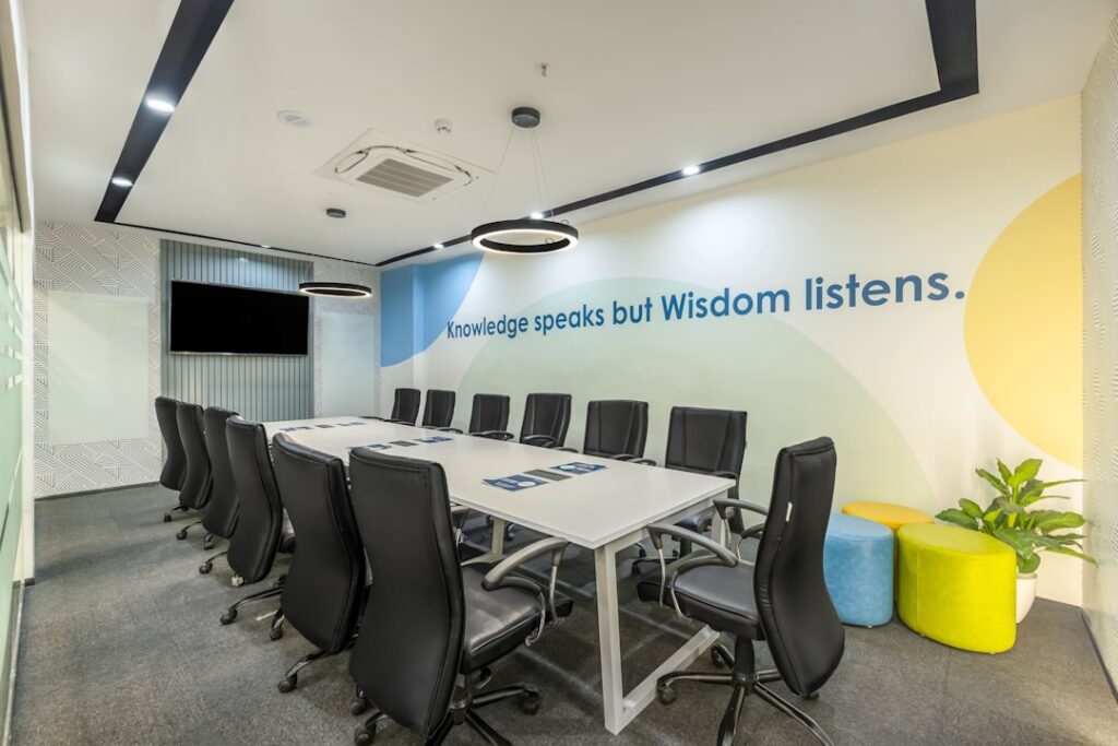 Perceptions of AI in Knowledge Management: Insights from Employees and Managers