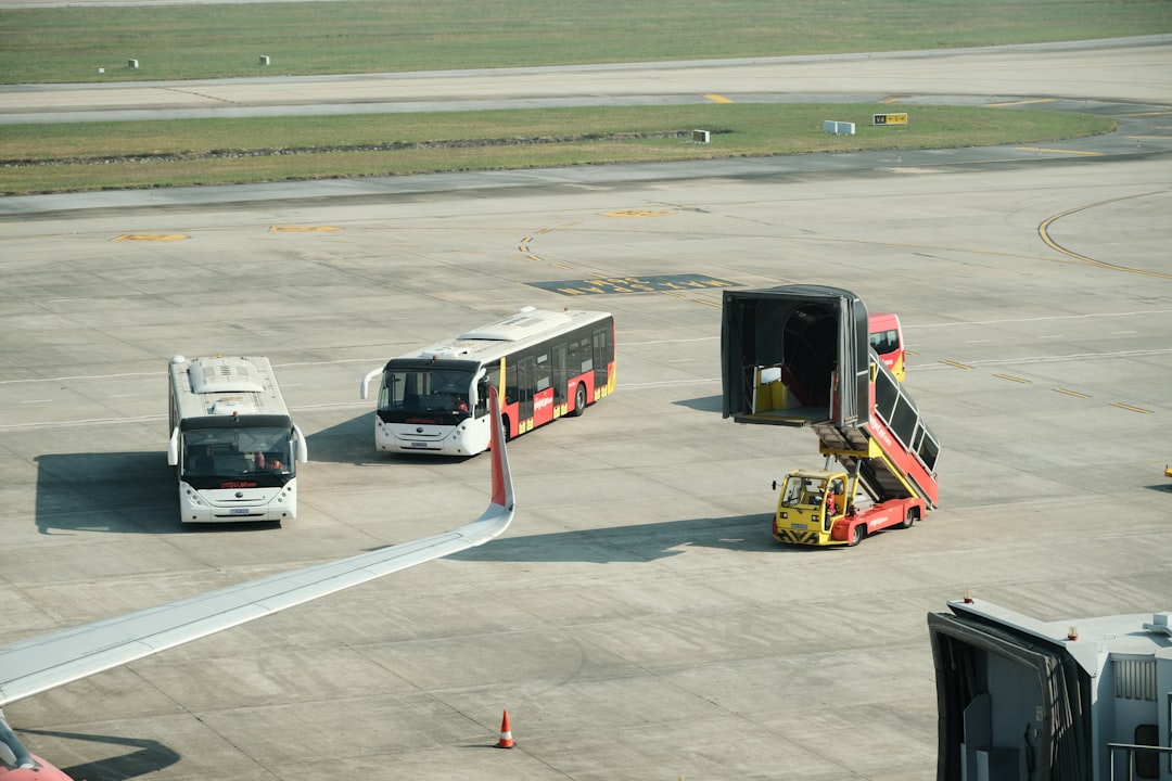 AI Safety Departures Raise Concerns About Profit-Driven Industry