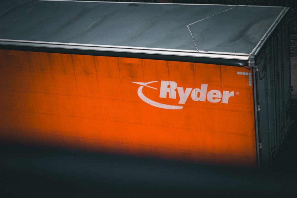 Who Benefits from Hybrid Working? Insights on Autonomy and Interruptions