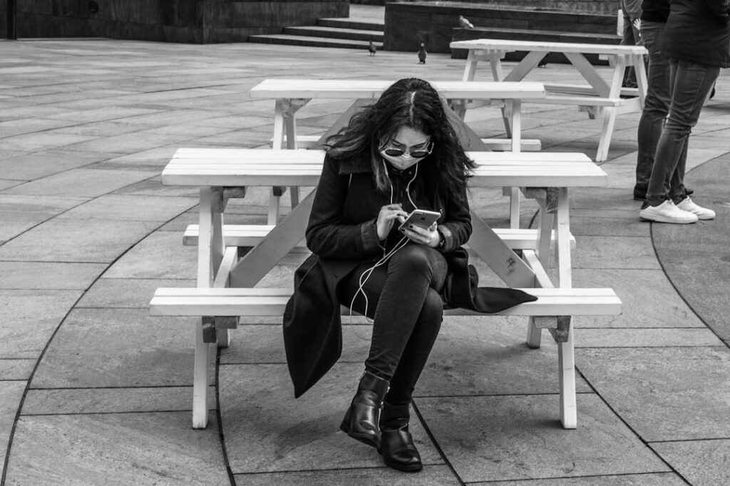 Algorithmic Feed Shifts and the Hidden Toll on Employee Mental Health