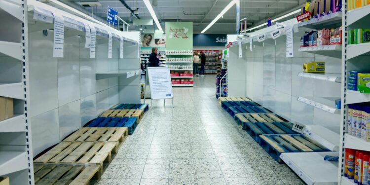 Amazon and Walmart’s “Hybrid Stores” Aim to Rewrite the Brick-and-Mortar Playbook