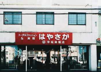 Amazon’s AI‑Powered Stores Meet a Home‑grown Rival in India