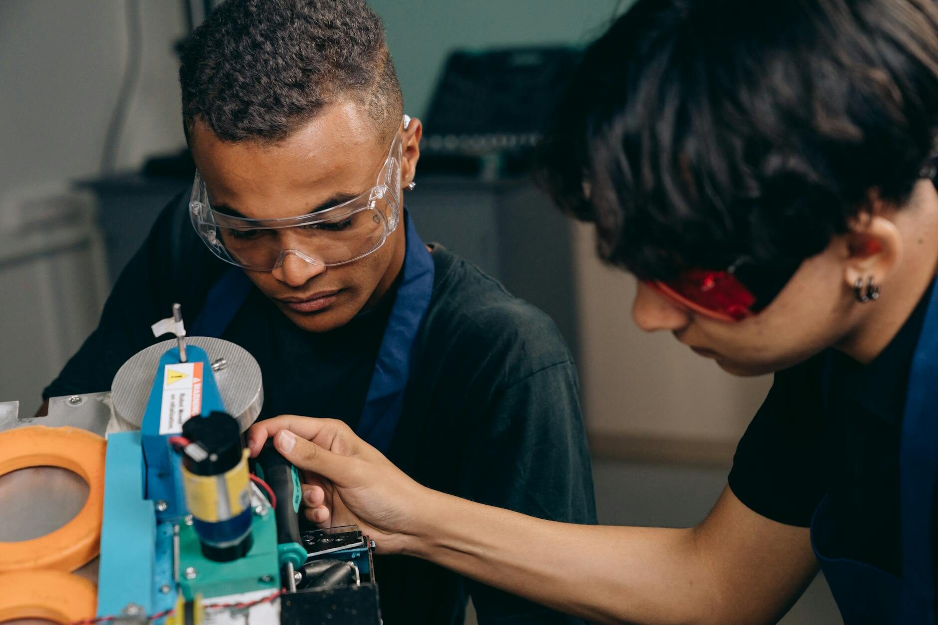 Apprenticeship Revival Reshapes Mid‑Career Trajectories Across the Global Labor System