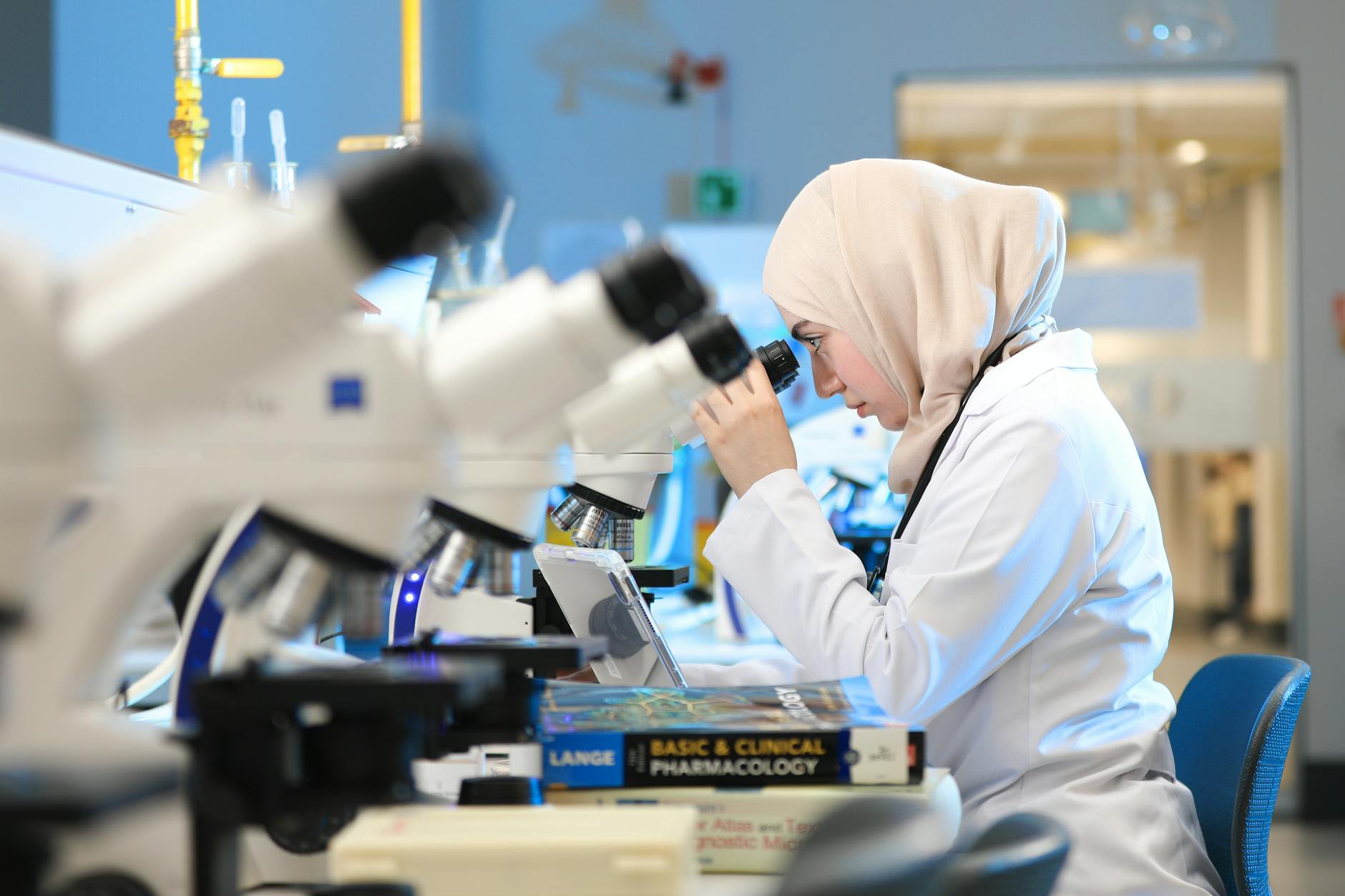 Biosimilars Redefine R&D Budgets: How a Growing Pipeline Reshapes Pharma’s Structural Economics