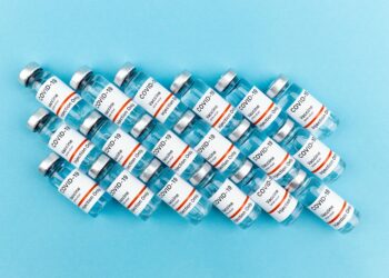 Biosimilars Surge Reshapes Global Pharma Landscape