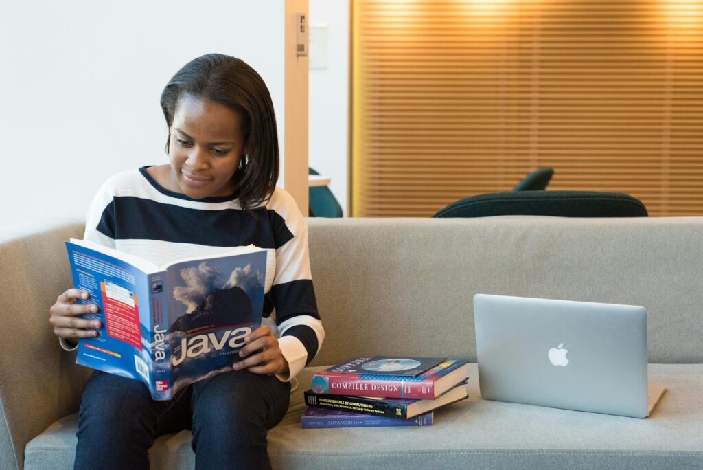 Bite‑Size Upskilling: How Microlearning Is Reshaping Career Capital in a Digitally‑Driven Labor Market