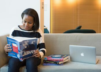 Bite‑Size Upskilling: How Microlearning Is Reshaping Career Capital in a Digitally‑Driven Labor Market