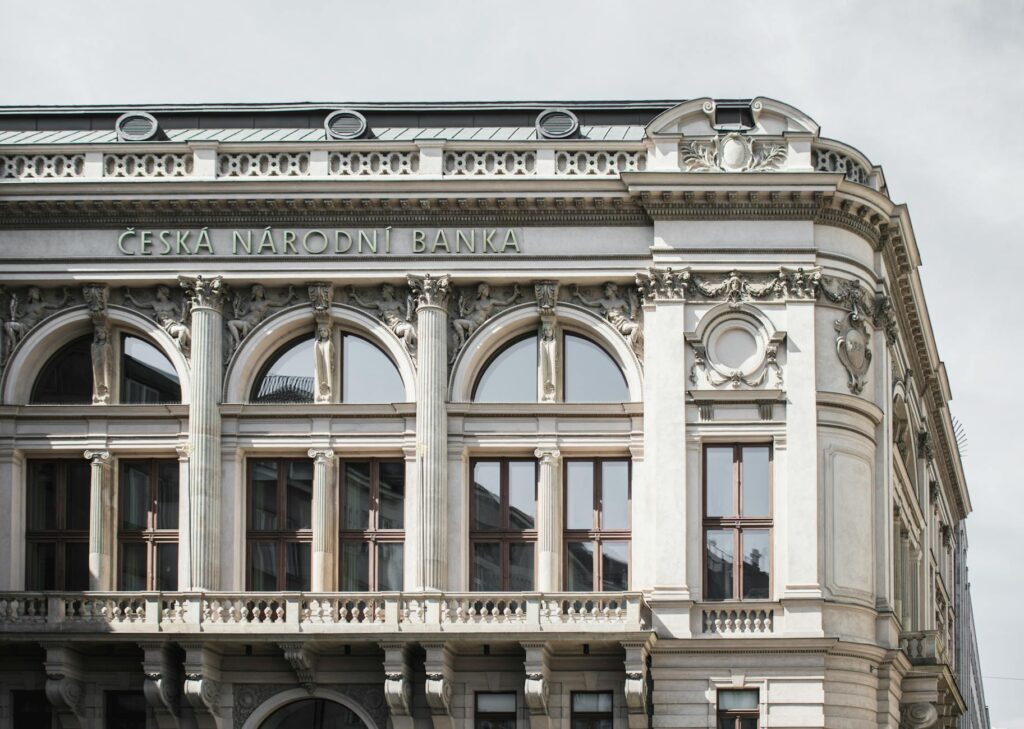 Central Banks Turn Pragmatic: Fiscal Coordination Reshapes Global Economic Architecture