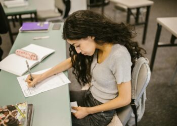 Competency‑Based Platforms Reshape the Certification Economy