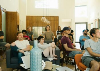 Decentralized Workspaces and Co‑Living: Redrawing the Urban Commute Blueprint