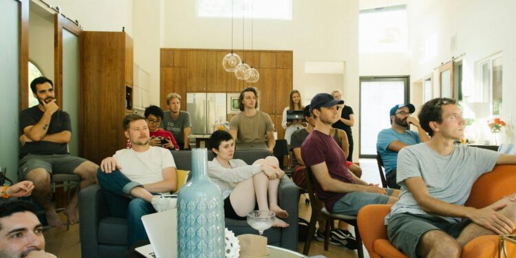 Decentralized Workspaces and Co‑Living: Redrawing the Urban Commute Blueprint