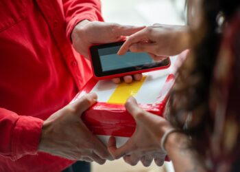 Digital Bureaucracy: How E‑Government Is Reshaping Service Delivery, Talent Markets, and Institutional Power