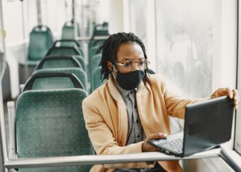 Digital Commuters: How Remote Work Reshapes Long‑Distance Partnerships and Career Capital