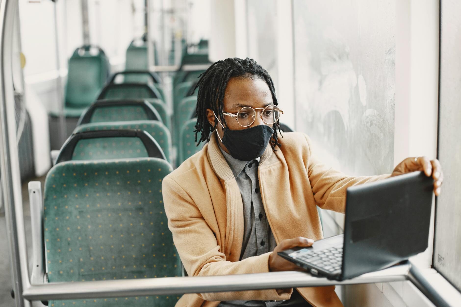Digital Commuters: How Remote Work Reshapes Long‑Distance Partnerships and Career Capital