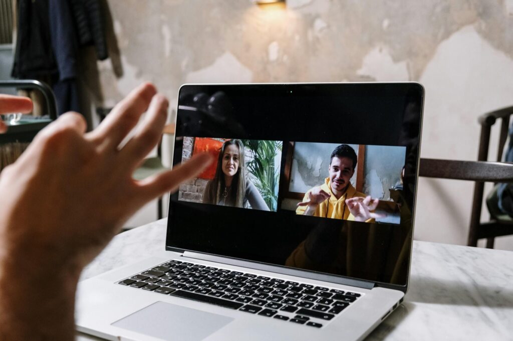 Digital Hubs Replace Handshakes: How Virtual Neighborhoods Are Redefining Professional Networking