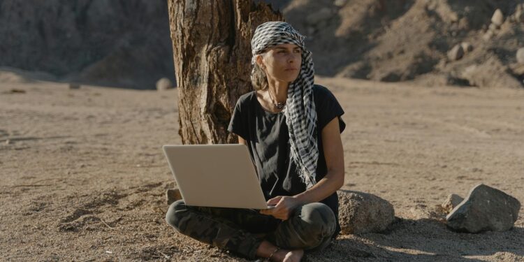 Digital‑Nomad Cities Reshape Urban Growth, Career Capital, and Institutional Power