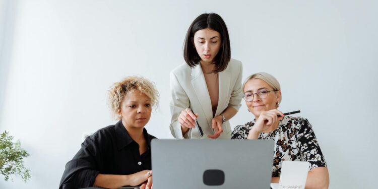 Digital Nomad Sales Teams Redefine Global Revenue Engines