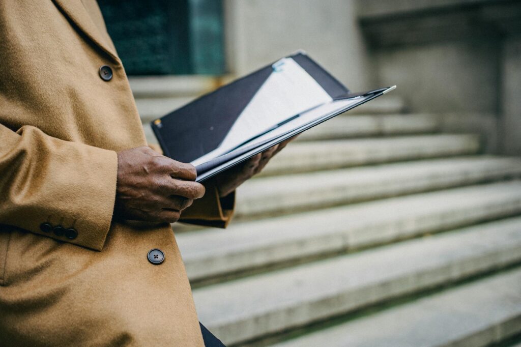 Digital Portfolios vs. Paper Files: How E‑Portfolios Reshape Career Capital