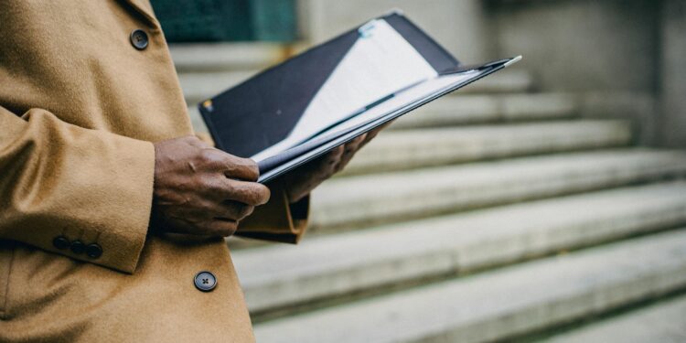 Digital Portfolios vs. Paper Files: How E‑Portfolios Reshape Career Capital