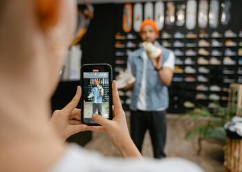 Experiential Retail 2.0: How In‑Store Innovation Reshapes Capital, Careers and Institutional Power