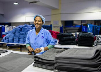 Four‑Day Sales: How Compressed Hours Reshape Revenue Engines and Career Capital