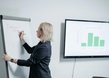 From Mandatory Modules to Tailored Journeys: How L&D is Re‑engineering the Workplace