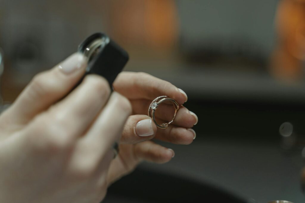 Handcrafted Luxury Jewels Reshape Capital Flows and Career Pathways in a Digital Era