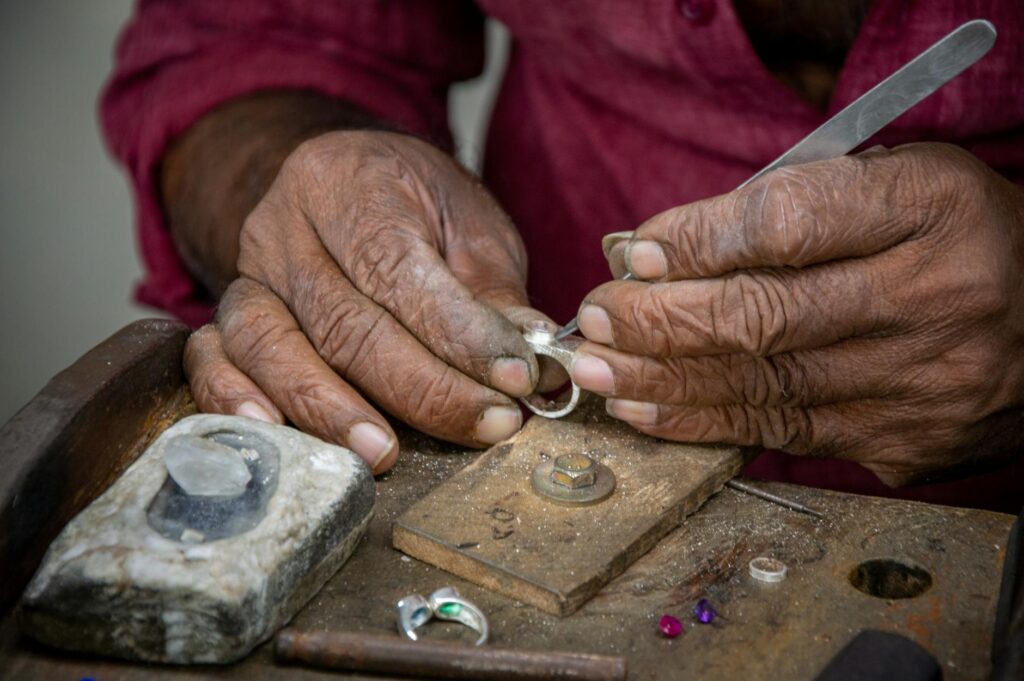 Handcrafted Luxury Jewels Reshape Capital Flows and Career Pathways in a Digital Era