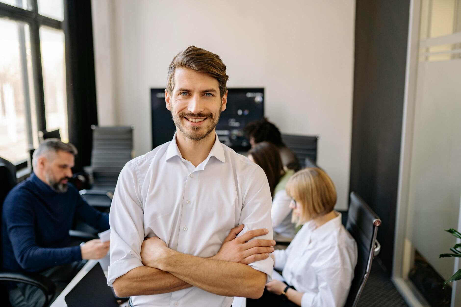 Hybrid Product Managers Redefine Leadership as Firms Institutionalize Cross‑Functional Capital