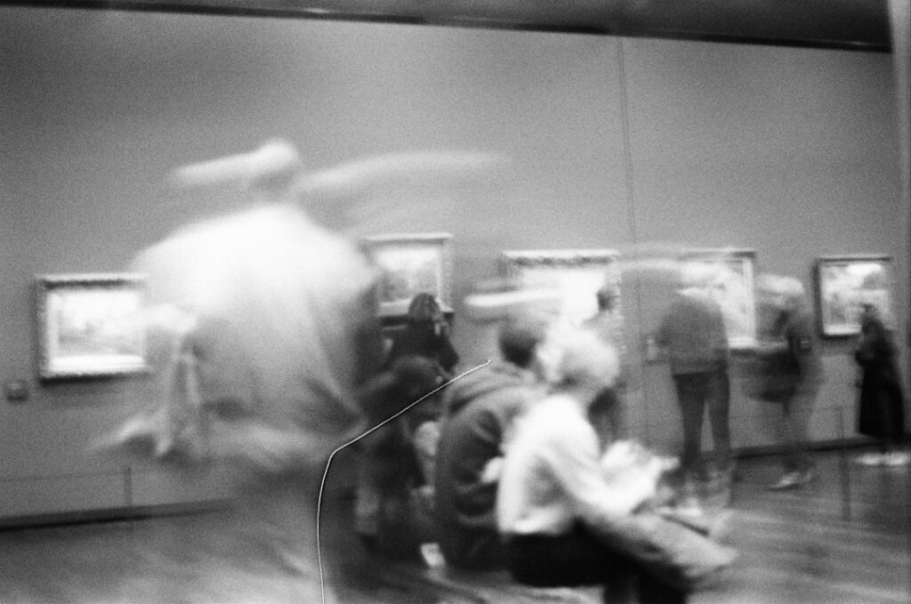 Hybrid Work’s Hidden Health Architecture: How Blurred Boundaries Reshape Well‑Being, Power and Mobility