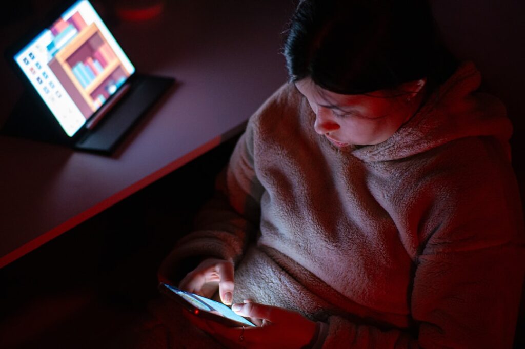 Influencer Metrics, Mental‑Health Fallout: A Structural Scan of the New Digital Economy