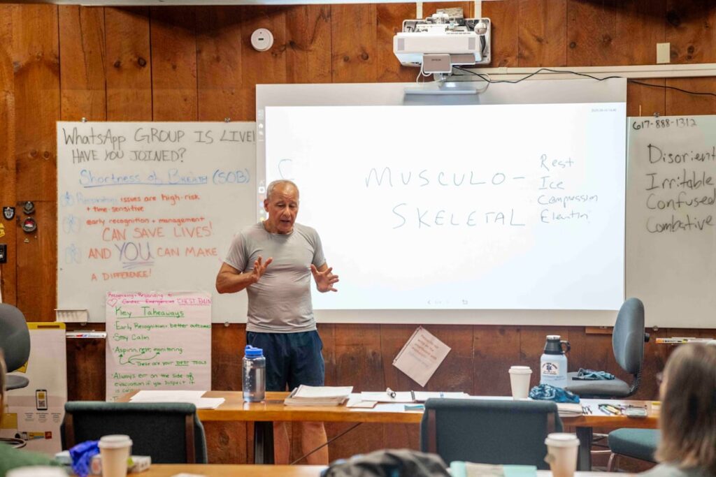 Managers as Micro‑Coaches: How Bite‑Size Guidance Is Reshaping Career Capital and Institutional Power
