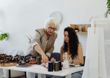 Mentors Across the Age Gap: How Structured Intergenerational Pairing Is Redefining the 50‑Plus Labor Market