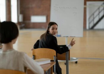 Merit Scholarships in a Class‑Divided Landscape: How “Pure” Academic Rewards Reinforce Economic Inequality